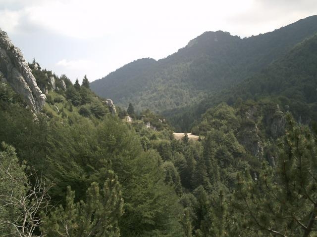Blick zurück auf den markanten Einschnitt des Passo della Spina.