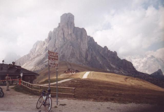  Auf der Passh&ouml;he des Passo di Giau Dolomitentour Team Ro&szlig;tal Mai 2002Christian Barth