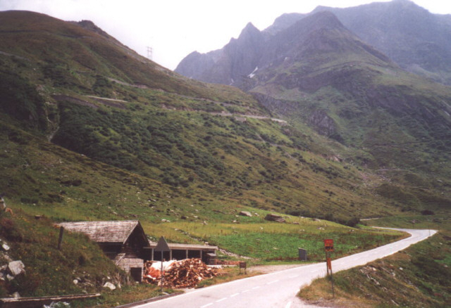 Blick auf den Nufenen aus Richtung UlrichenTeam Ro&szlig;tal Tour Juni 2000Team Ro&szlig;tal (Christian Barth (Team Rosstal))