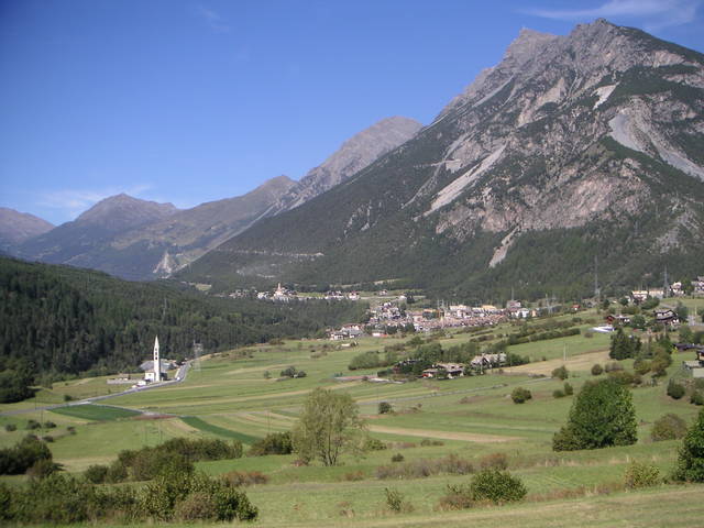 Links liegt Bormio, rechts geht es zum __[Passo di Foscagno|51].