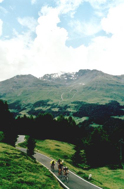 Das Val di Gavia - schmalste Stra&szlig;e, beste Aussicht erwarten einen aus Richtung Santa Caterina.Tag 2 Sommertour 2001
