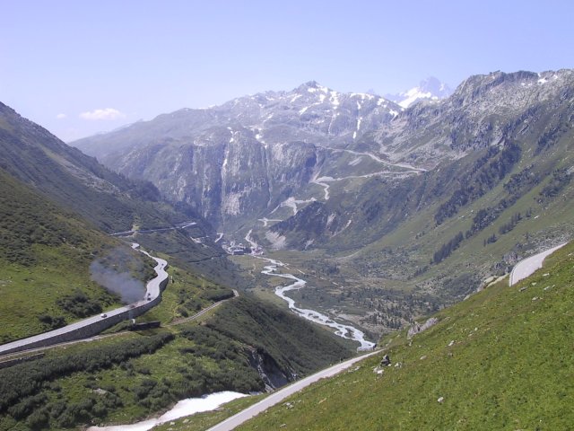 Blick auf den Grimselpass von der Westrampe. Rechts liegt der Rh&ocirc;negletscher, nicht zu sehen. Sommertour 2001