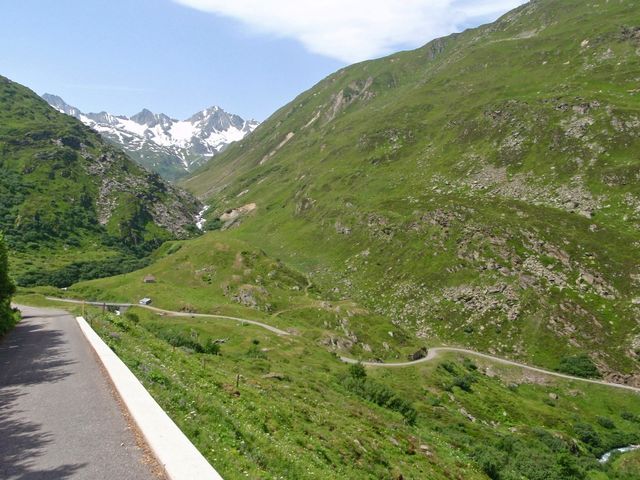 16 rechts Abzweigung des Muttentals mit den Muttenhörnern(3099m) im Hintergrund.