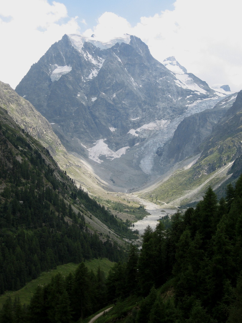 Der Mont Collon am Ende des Val d'Hérens