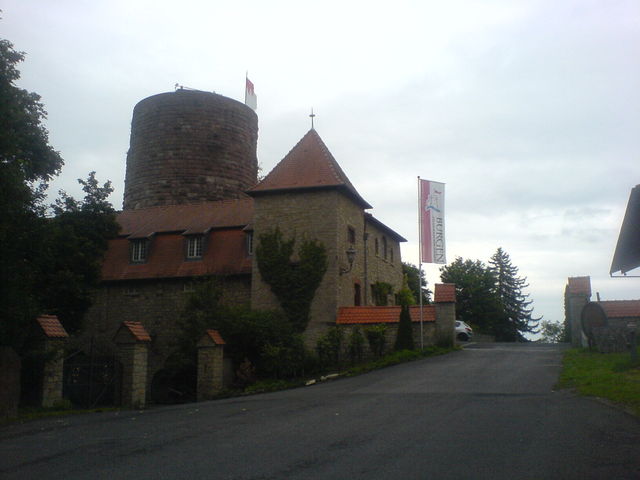 Burg mit Bergfried