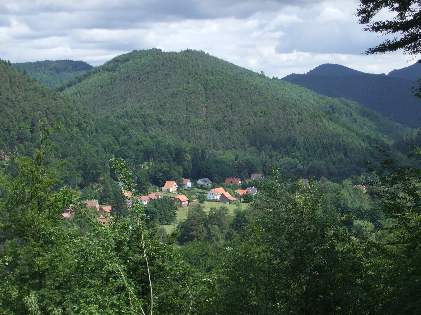Vogesenidylle: das versteckt liegende Dorf Wengelsbach.