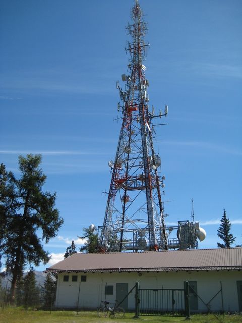 Der Funkturm auf dem Gipfel des Montoni