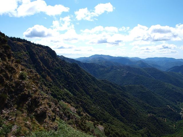 Blick von der Passhöhe ins Tal