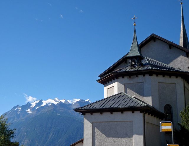 15 die Kirche in Zeneggen schmückt sich mit dem Dom.