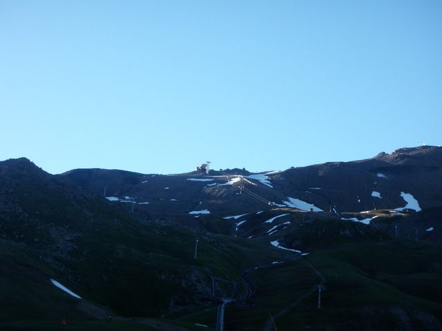 Links neben der Bergstation ist das Viderjoch
