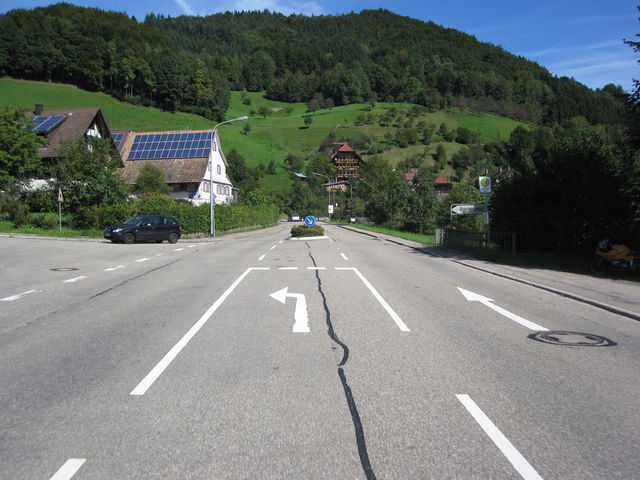 Unscheinbare Abzweigung von der B28 in Griesbach.