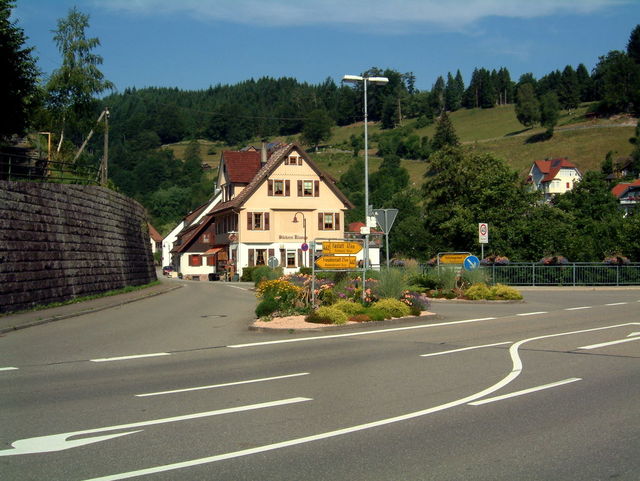 Schönmünzach - Abzweigung ins Langenbachtal.