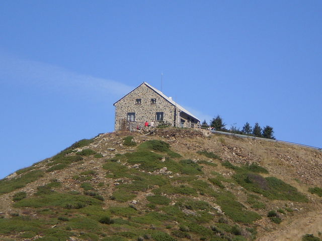 Das Steinhaus auf dem Gipfel des Turó.