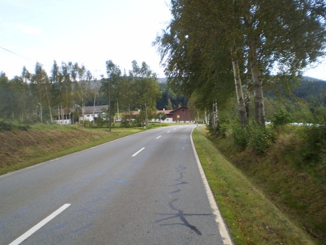 Nordanfahrt: Dann offener am Weiler Ottmannszell vorbei.