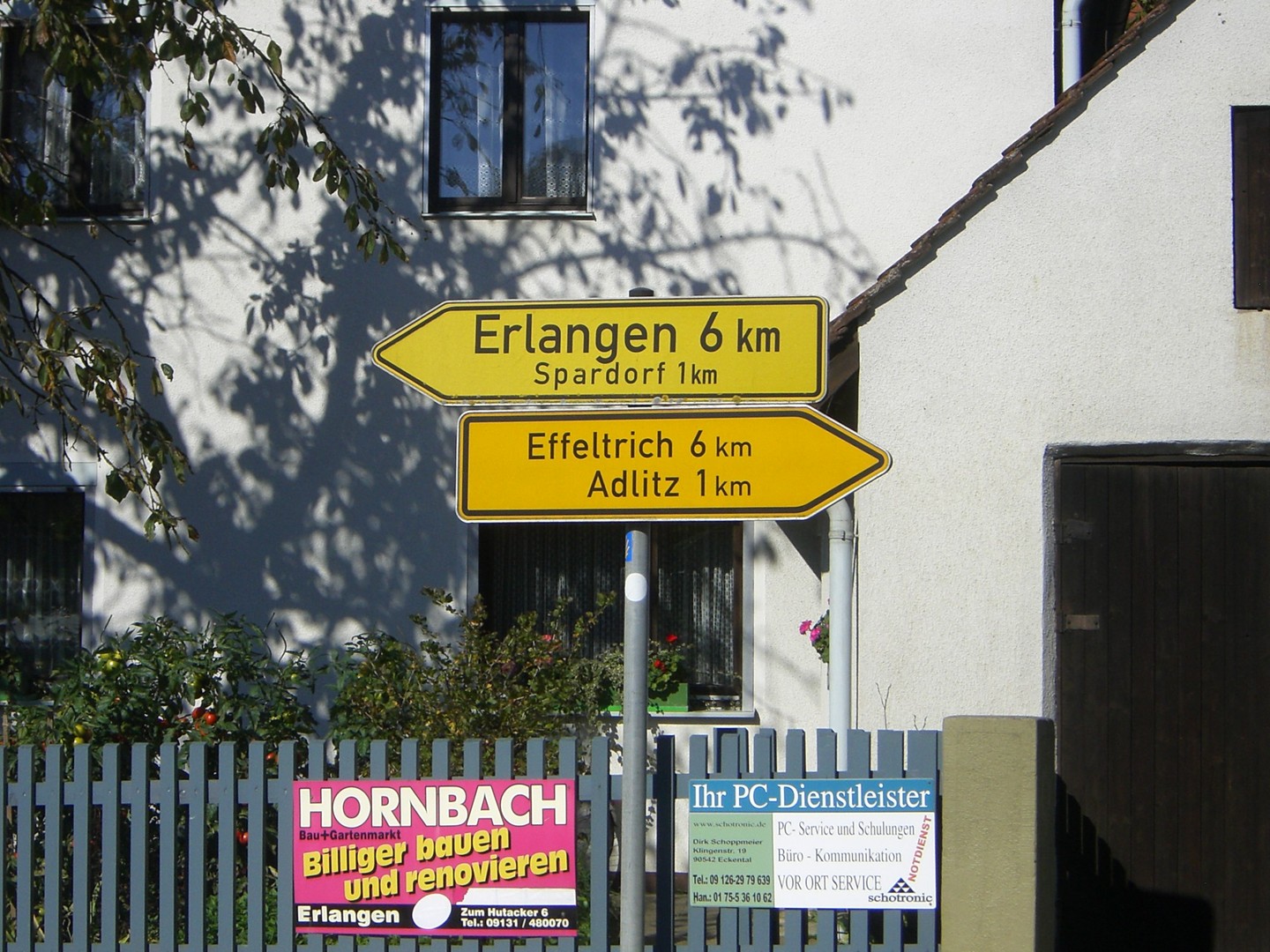 Südostanfahrt von Uttenreuth: rechts zur Passhöhe, links geht es runter nach Spardorf, vorher rechts nach Rathsberg, wer möchte