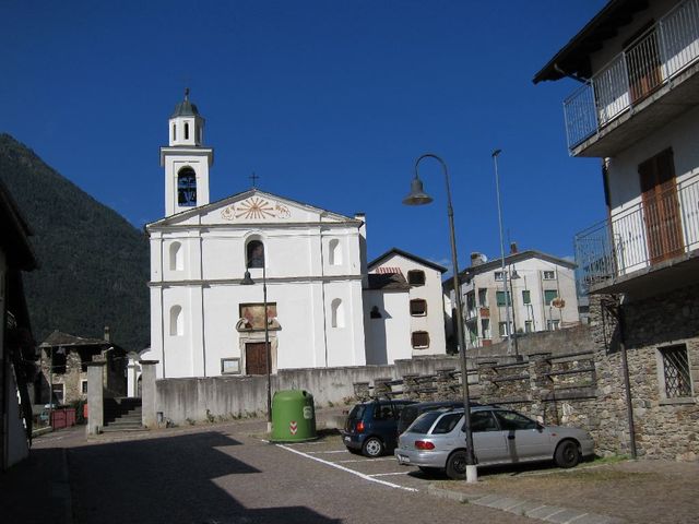 Monte Padrio,  Start Nordauffahrt an der Kirche von Cologna.