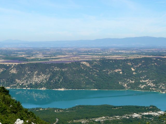Lac de Ste Croix, im Hintergrund grüßt der Mont Ventoux