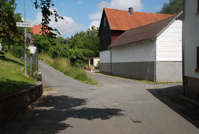 In Damshausen rechts zum Rimberg.