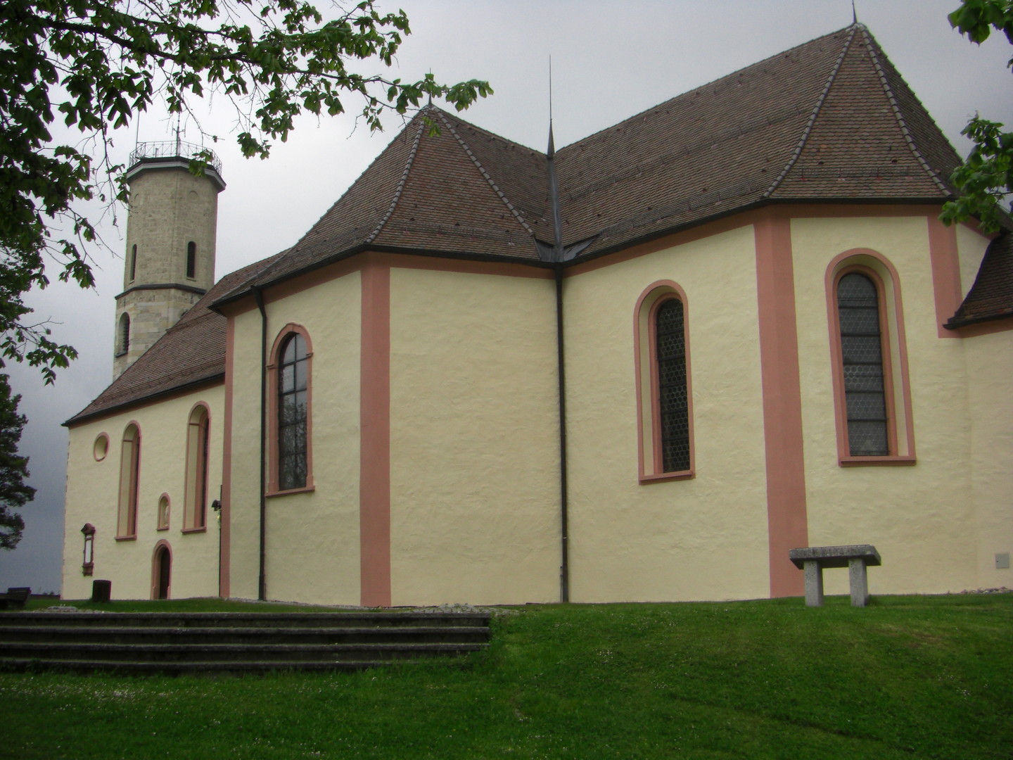 Dreifaltigkeitskirche von der Rückseite.