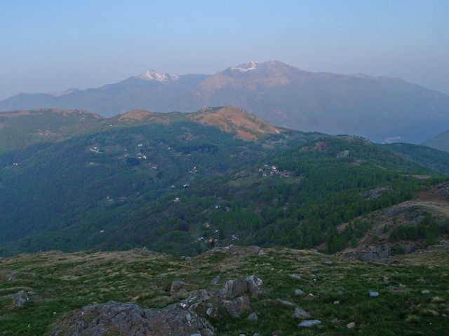 Alpe di Zalto, Ausblick auf Gola di Lago und Tamaro, 22.4.11.