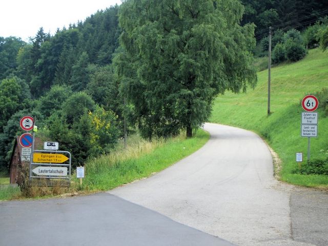 Abzweig in Butenhausen
