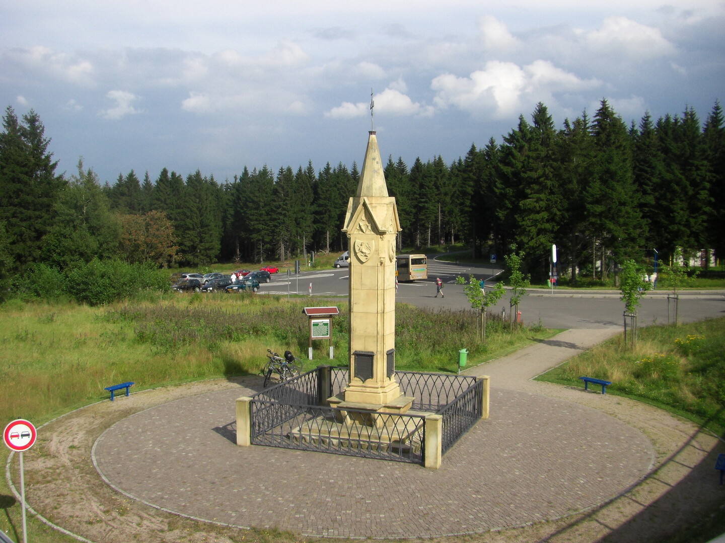 Der Obelisk am Rondell bei Oberhof.
