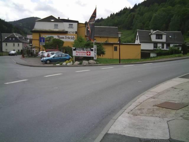 Startpunkt in Unterweißbach, rechts geht’s zum Turm.