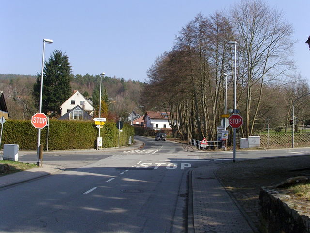 Startpunkt Südwestauffahrt am Michelstädter Stadtring (hier geradeaus).