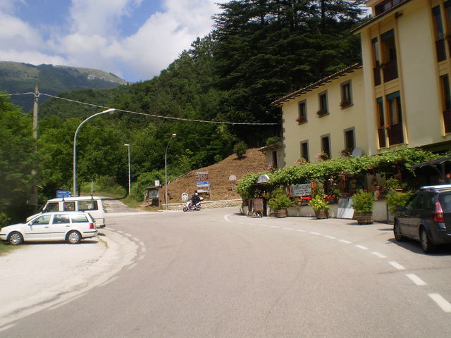Südostanfahrt: Unterhalb von Arquata del Tronto bitte rechts abbiegen.