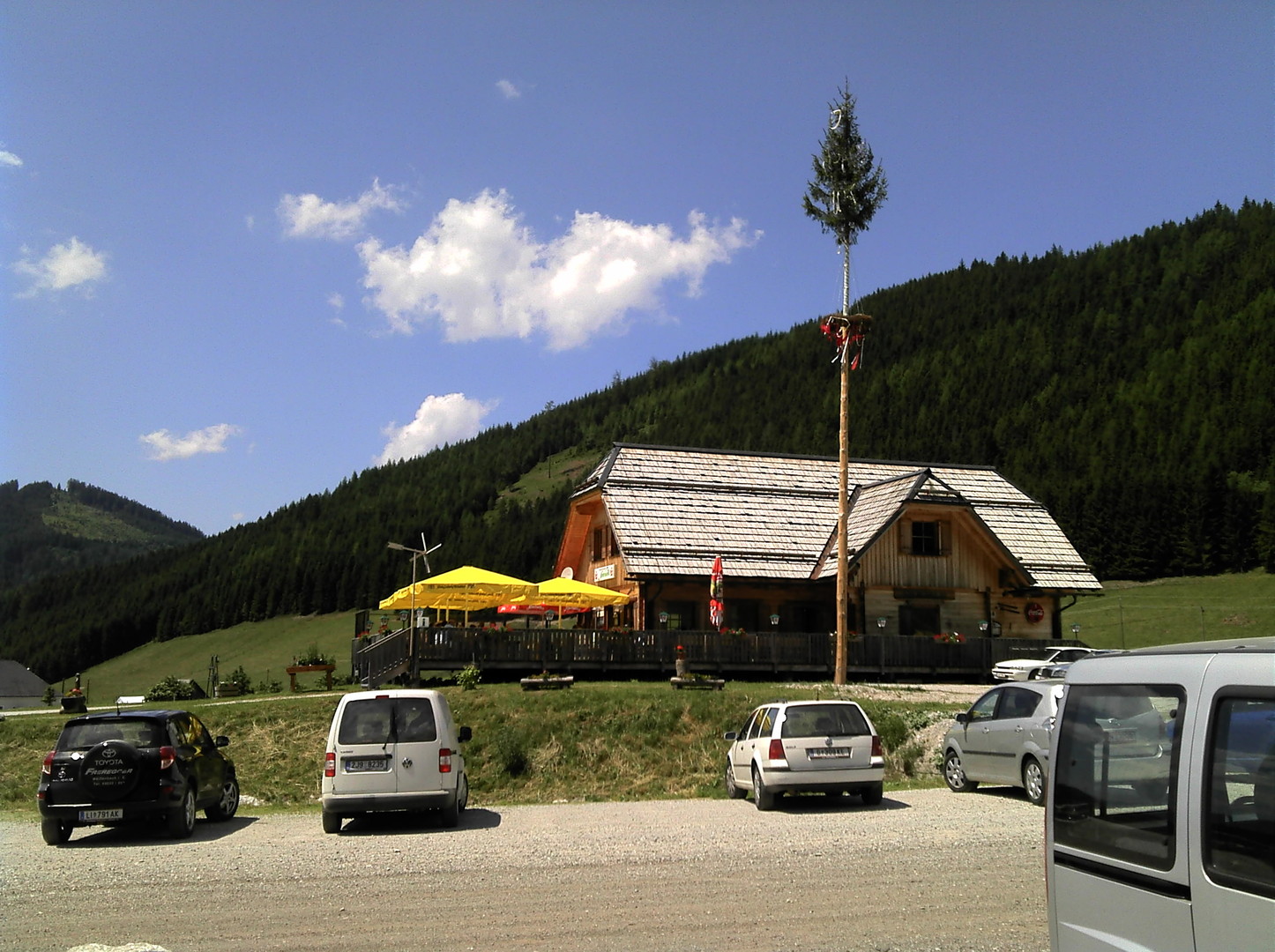 Ende Gelände für Rennradfahrer, an der Talstation des Skiliftes.