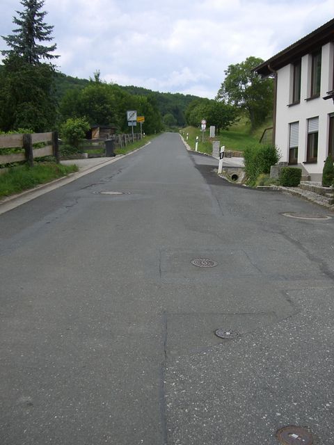 Südauffahrt von Rüssenbach - und wieder verlassen.