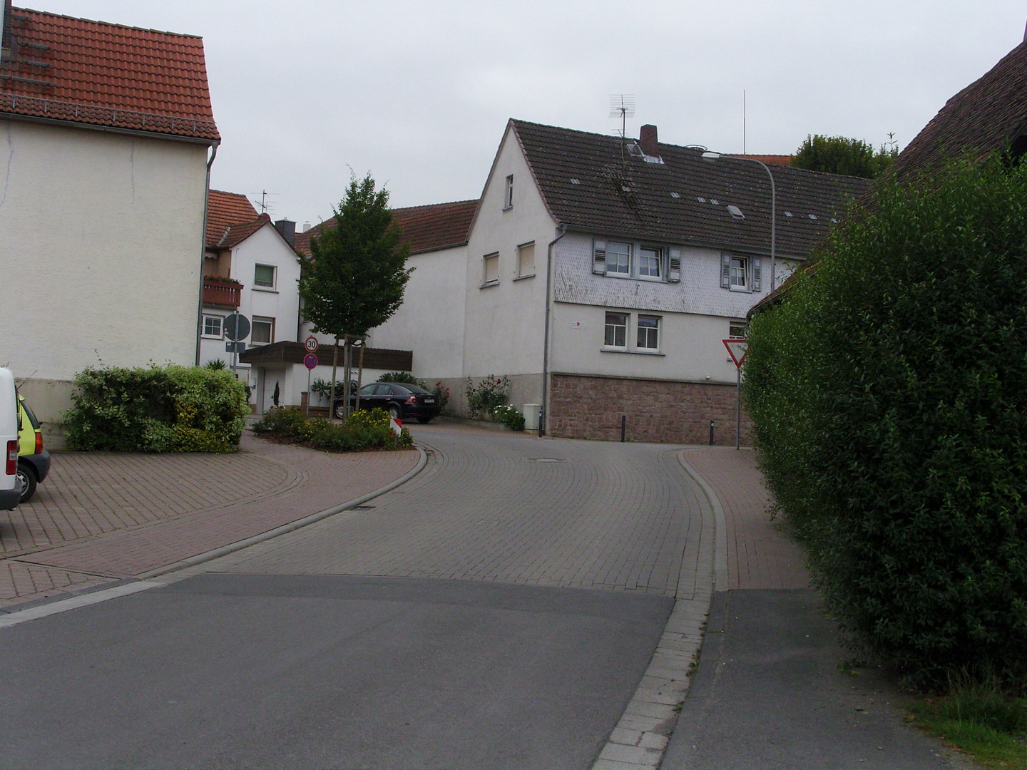 Nach links in die Höllerbacher Str.