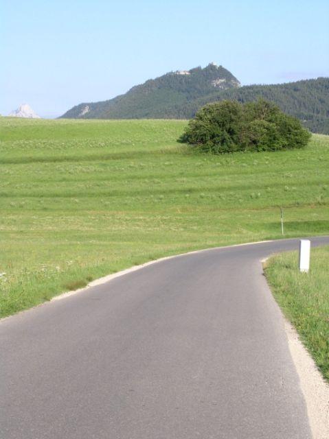 Blick auf den Falkenstein aus ca. 5km Entfernung (aus nord-westlicher Richtung)
.