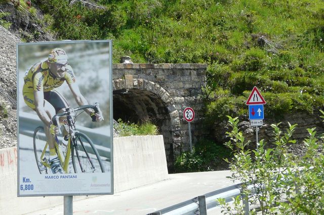 Monte Zoncolan: Tunnel mit Giro-Verschönerung