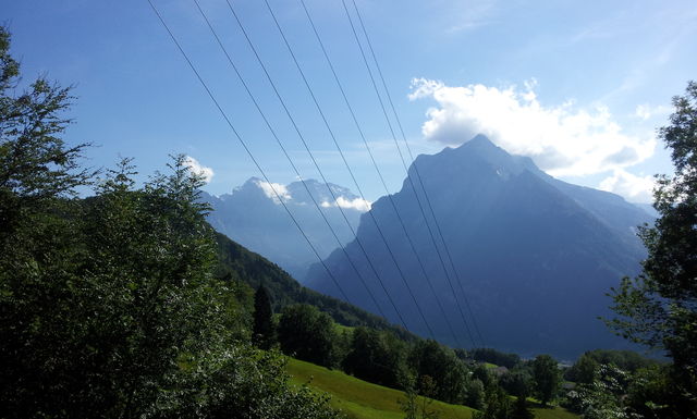 Nuenchamm vorne und Blick in die Alpenwelt