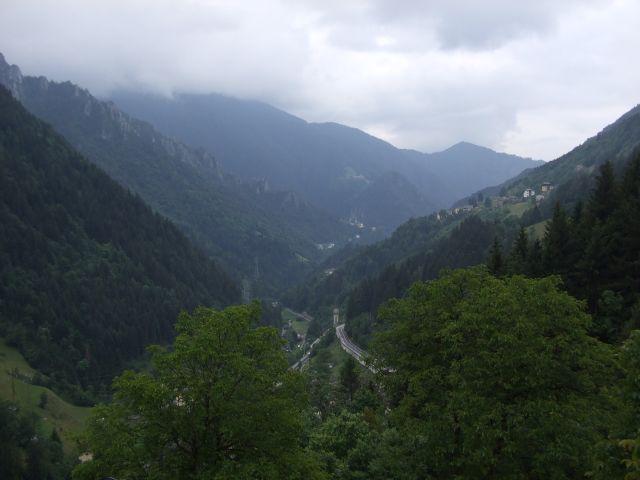 Südanfahrt: Blick ins Valle Brembana von oberhalb von Mezzoldo aus.