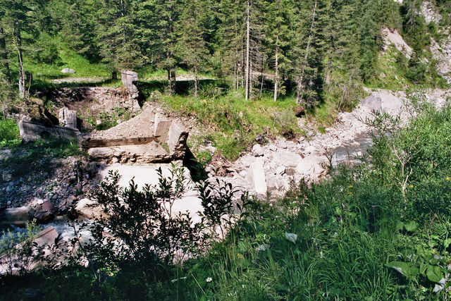 zerstörte Brücke (oberer Abschnitt der Nordrampe)