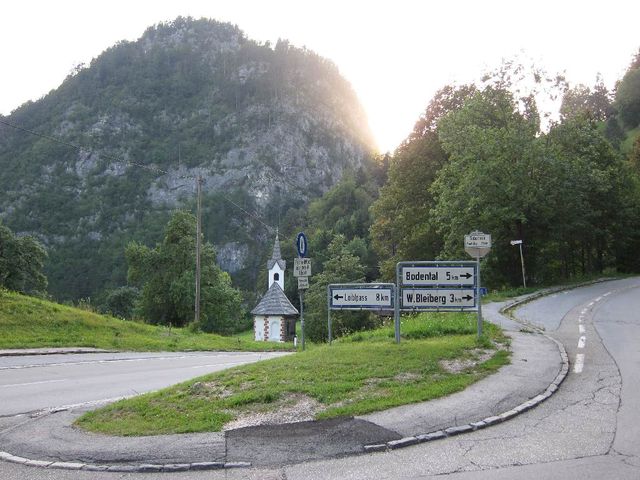 Kleiner Loiblpass Passhöhe mit Abzweig in das Hochtal von Bodental.