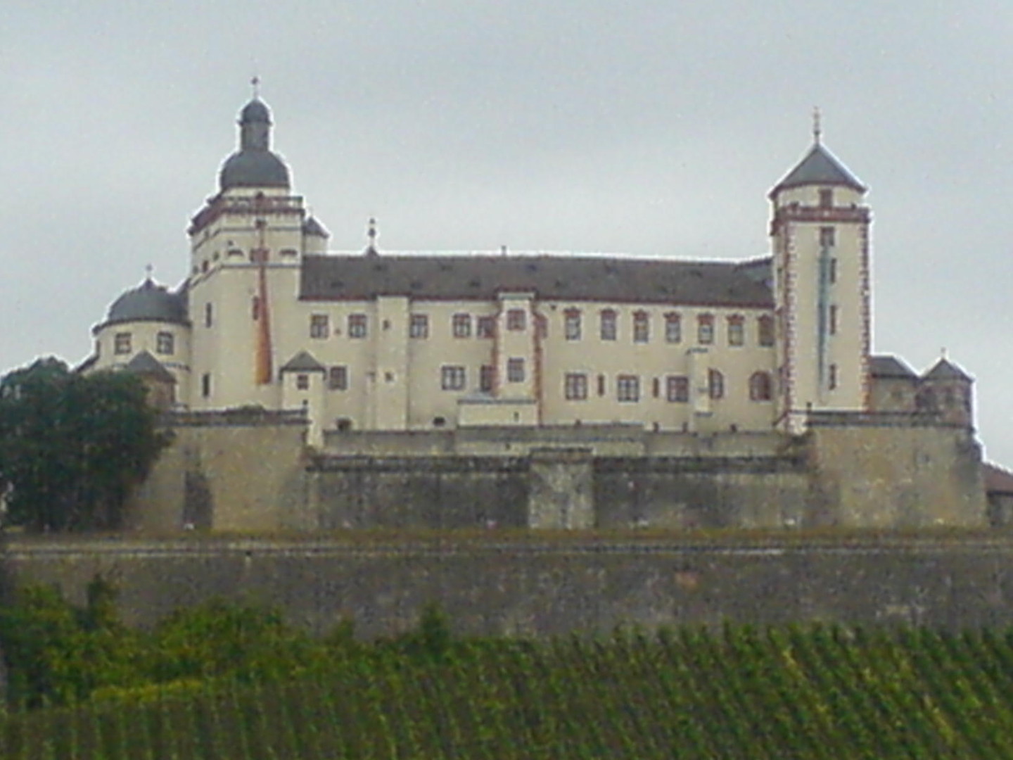 Die Festung thront über Würzburg
