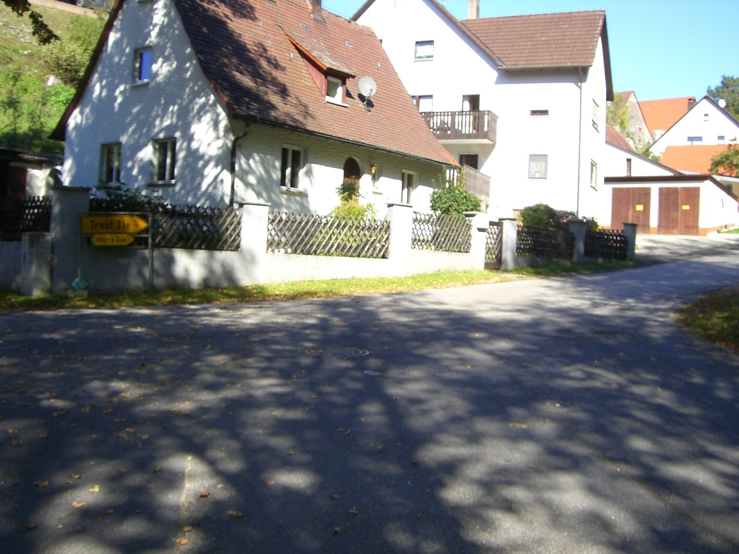 In Stöppach nach Treuf rechts abbiegen.