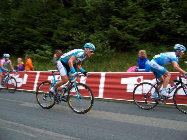 A. Winokourov kurz vor der Bergwertung der D-Tour 2006. Danach folgten noch 20 Km überwiegend Abfahrt nach Goslar, wo Jens Voigt die Etappe gewinnen konnte.