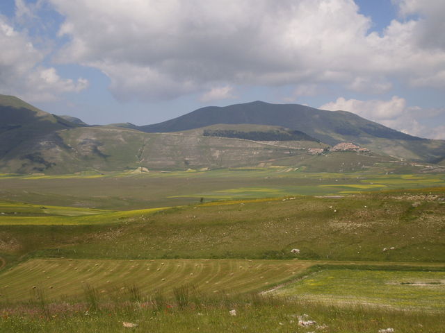 Der Pian Grande mit Castellucio am nördlichen Ende.