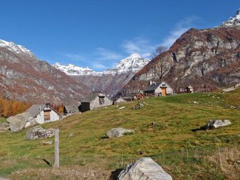 Monte Valdo(1250m), hinten  Pizzo di Mezzodi(2708m), 10.11.11.