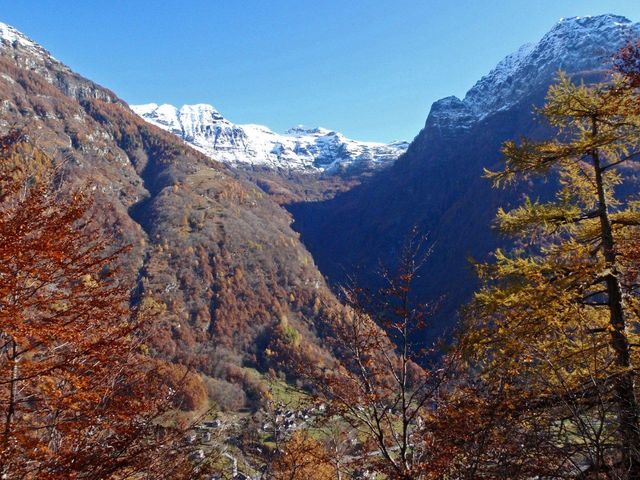 Monte Valdo-5, unten Frasco, hinten Cima di Vedro(26622m).