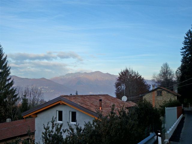 Westauffahrt, Montegrino mit Gridone im Hintergrund.