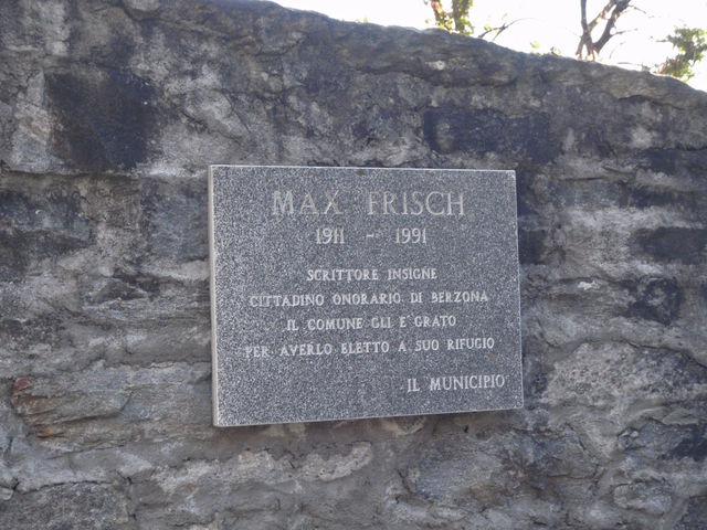 Berzona, Max Frisch Gedenkschild.