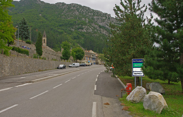 In Sisteron beginnt die D3, die zum Pass führt.