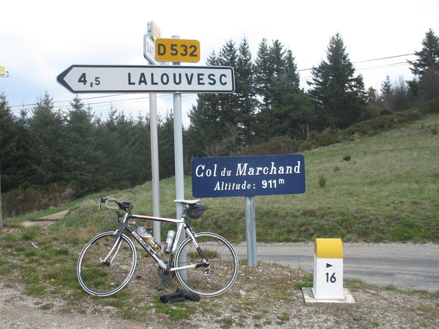 Col du Marchand (X) Passhöhe mit ansprechendem Passschild (Nr. 1).