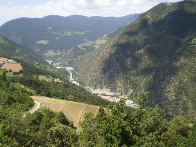 Über Juberri: Blick auf die Grenze zwischen Spanien und Andorra.