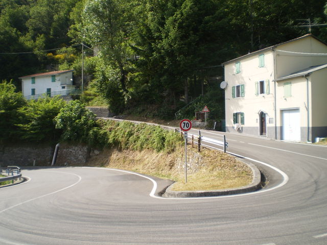 Südanfahrt: Eine Serpentine oberhalb von Fivizzano.